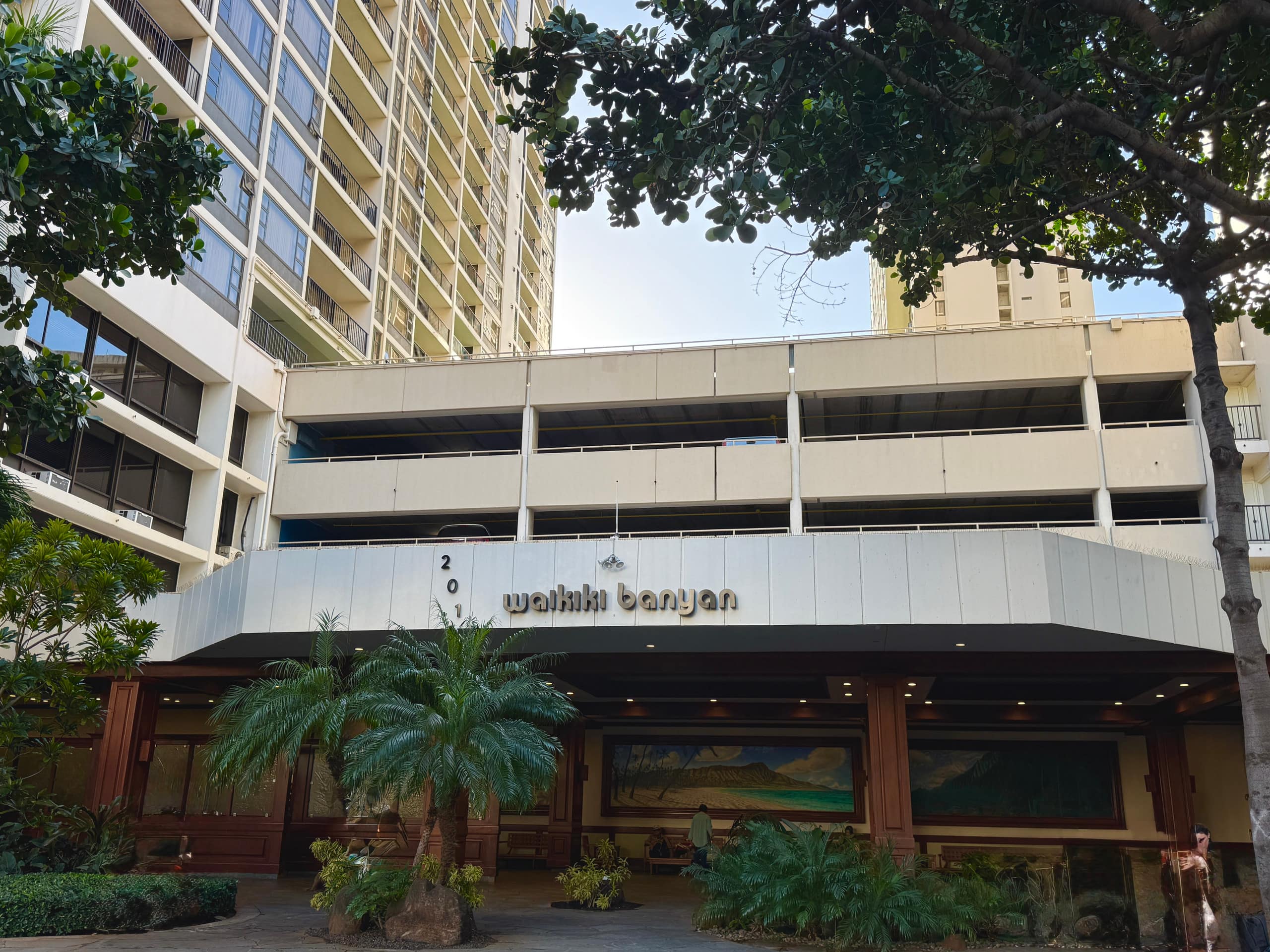 Waikiki Banyan: Poolside, Steps to Pool & Beach - Image 51