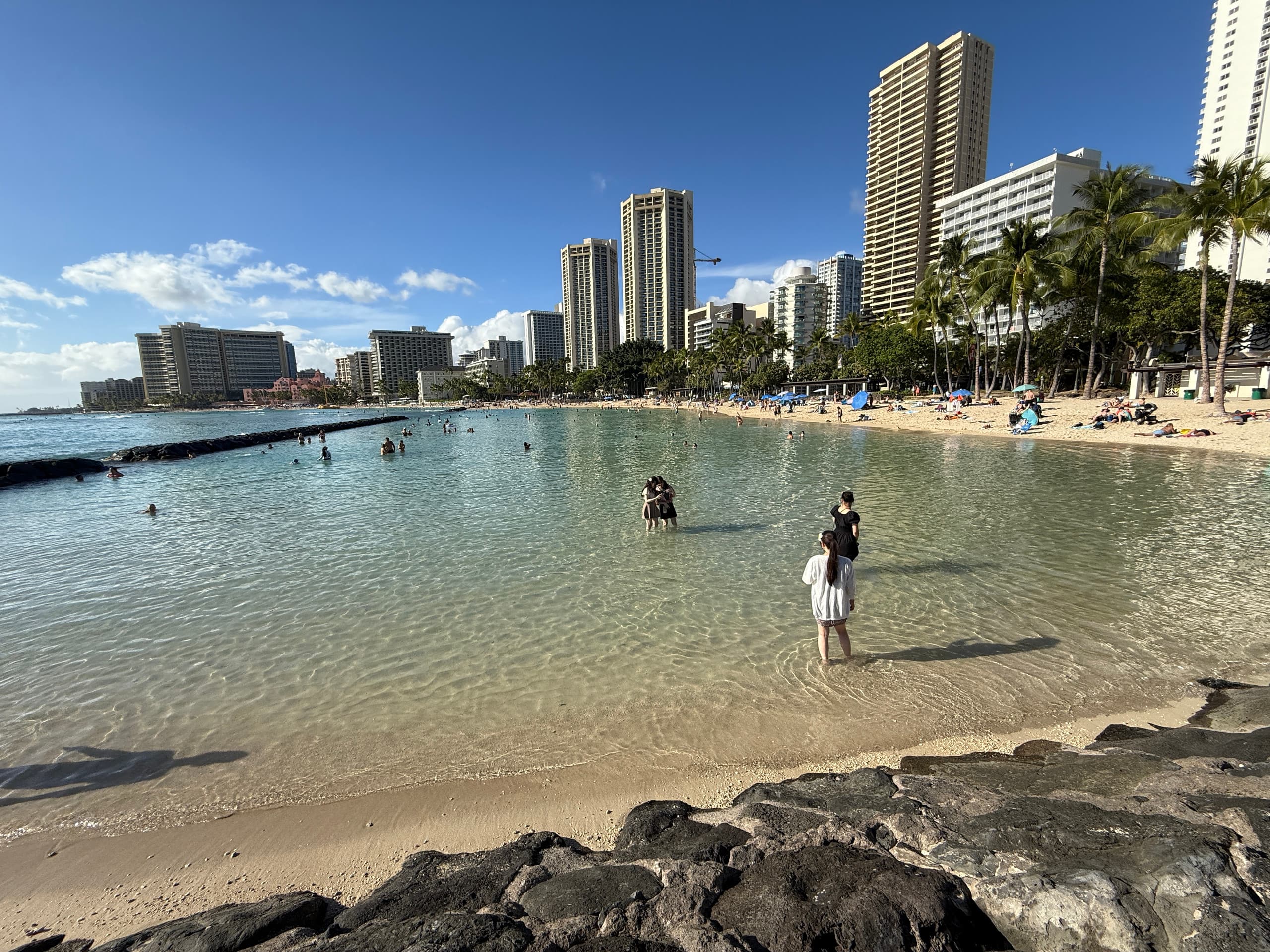 Waikiki Banyan: Poolside, Steps to Pool & Beach - Image 43