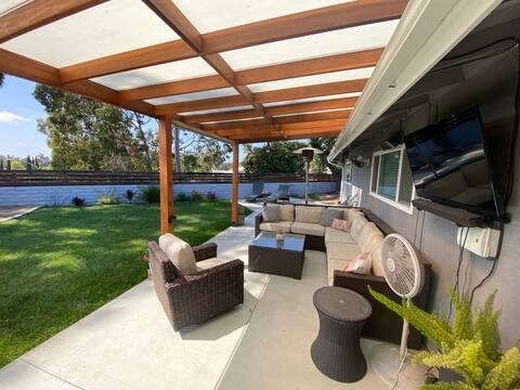 Lake Forest Sunset - Cozy Elegance
