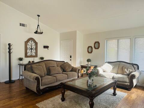 Fabulous Home in West Palmdale-Centrally located!