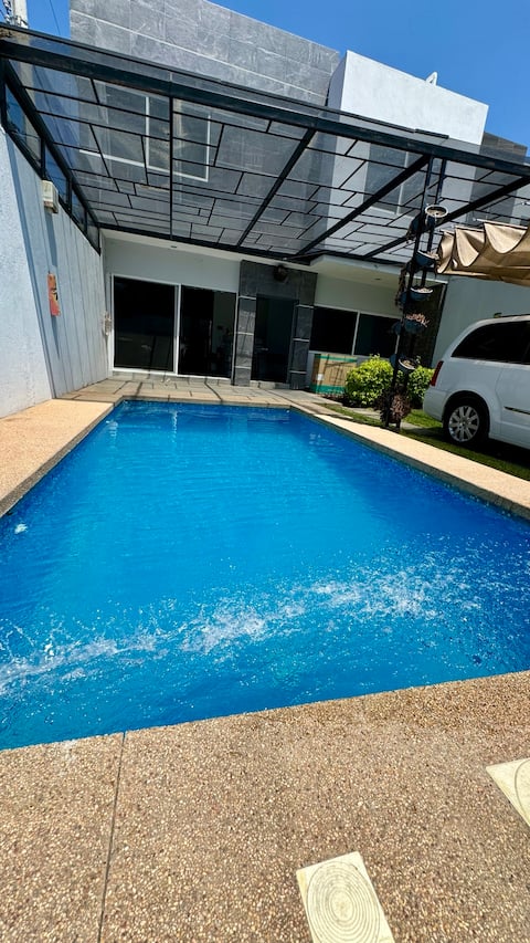 House with a private heated pool and 4 bedrooms