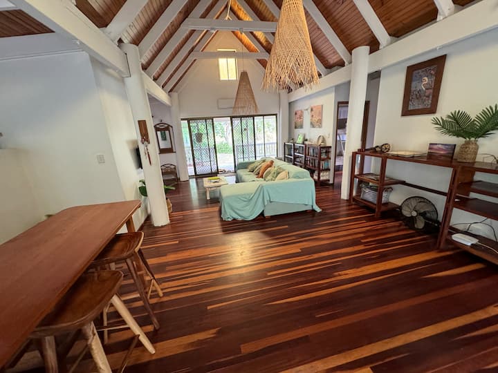 Coconut Cottage Bush Retreat - Pet Friendly - Tin Can Bay