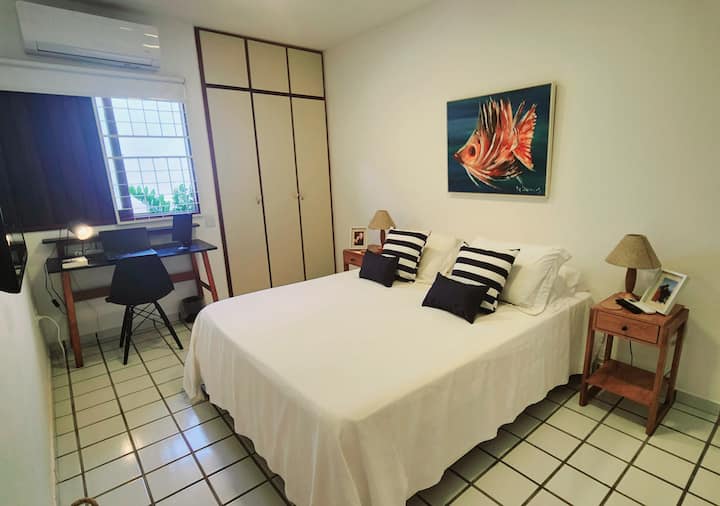 套房1 - 更大、更舒适的房间，配备Led电视、家庭办公空间、带电热水器的独立卫生间。