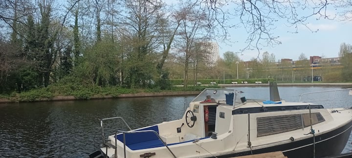Campers Boat Close To Amsterdam - Zaandam