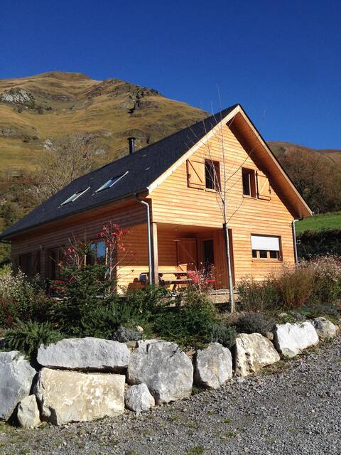 Chalet tout confort 8 personnes. 
Vue montagne