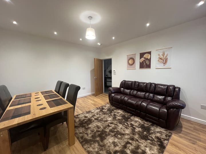 Modern 5br Apt |Free Wifi & Parking| 5 Min To City - Newcastle upon Tyne