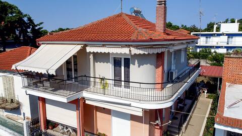 Elegant 2BR by the sea,central Stavros,comfort