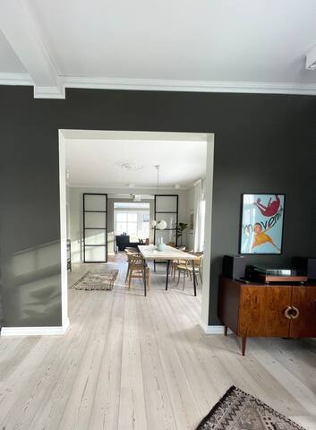 Sjarmerende enebolig med hage og terrasse. gallery image 2