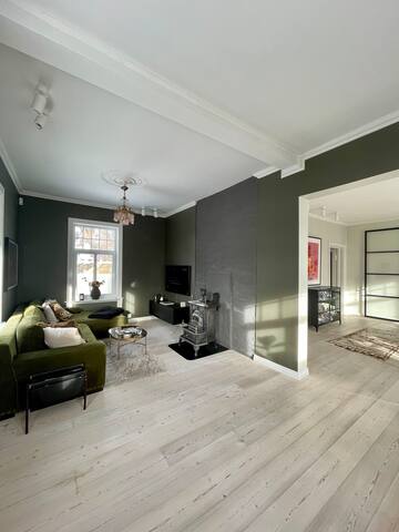 Sjarmerende enebolig med hage og terrasse. gallery image 3