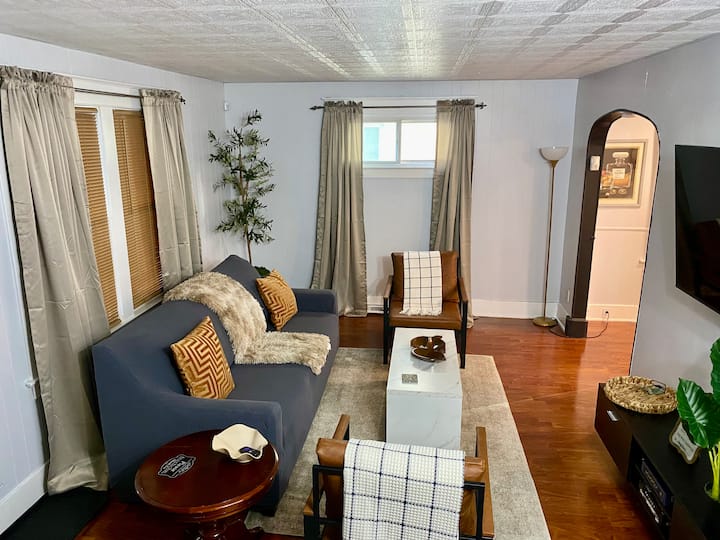 2br Retreat With Spa Perks Near Hospitals - Toledo, OH