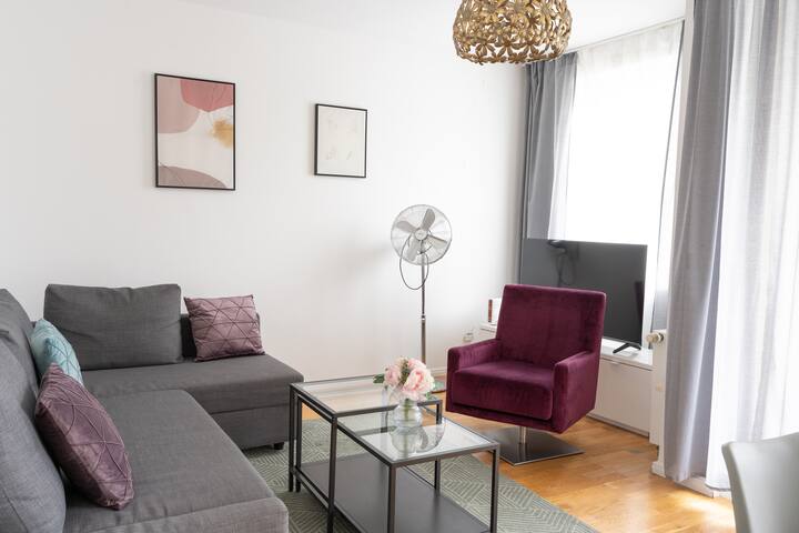 Stilvolle Wohnung in Mitte mit Balkon, Küche 2021