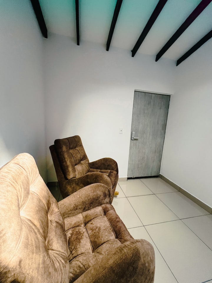 Comfortable Studio Great Location Queen Bed - Medellín, Colombia