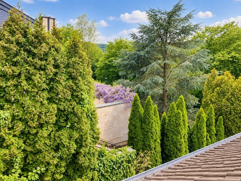 Leistungsstarkes Airbnb: Quiet 5-star luxury rooftop oasis by the forest and Lake Baldeney in Essen