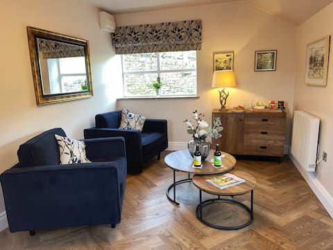 Popular Airbnb listing: Cosy Stone Cottage | Private Garden | Scenic views in Halifax