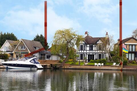 Large River Side Property offering 8 bedrooms