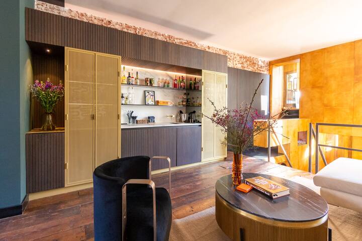 Mid-century modern luxury in the heart of Jordaan gallery image 5