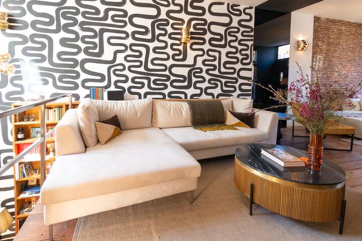 Mid-century modern luxury in the heart of Jordaan gallery image 4