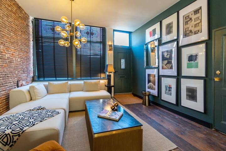 Mid-century modern luxury in the heart of Jordaan gallery image 2