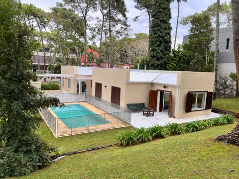 A few meters from the mall and 4 blocks from the beach