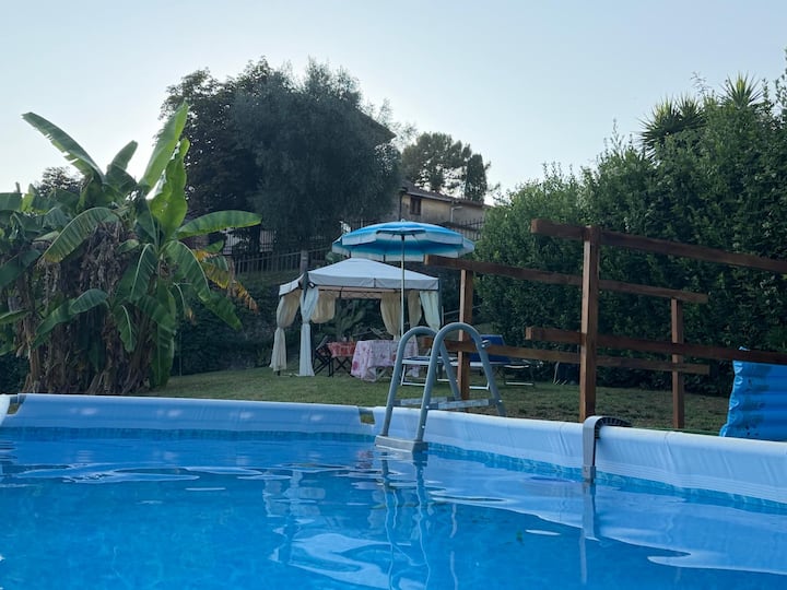 Fuga In Toscana. Grande Giardino Per Friendly - Camaiore