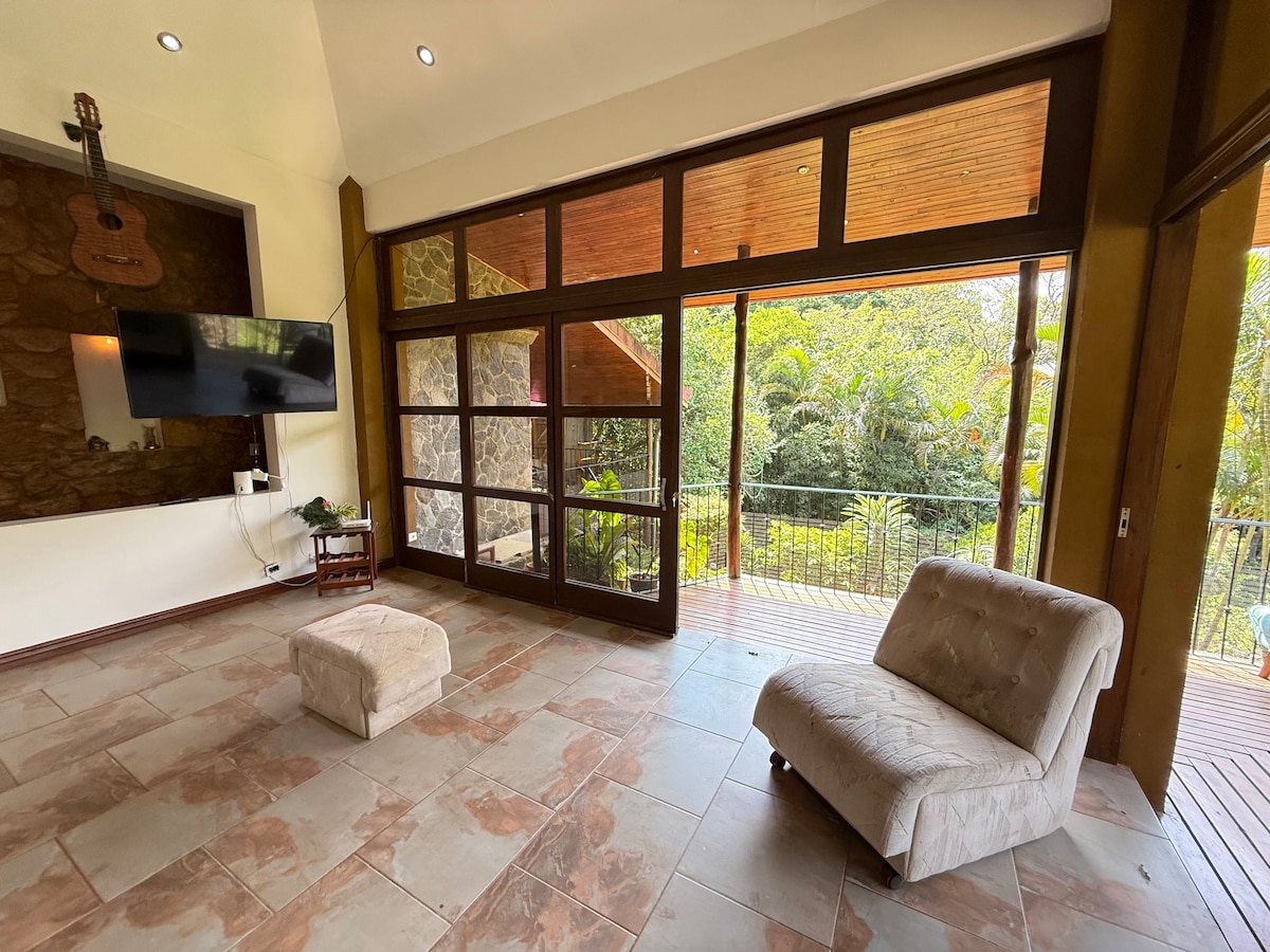 Forest Cabin — 3 bedroom vacation rental in Guatuso de Patarrá