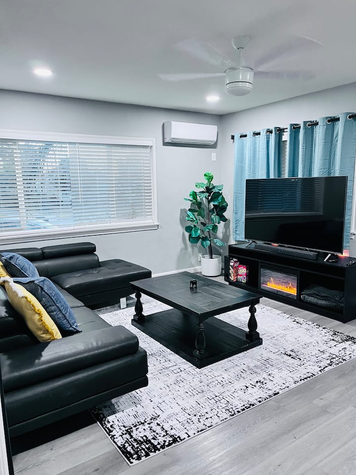 Luxury Home W/private Jacuzzi & Firepit - San Bernardino, CA