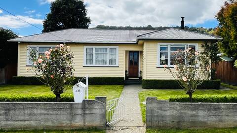 Neat, comfortable, quiet, fully fenced house