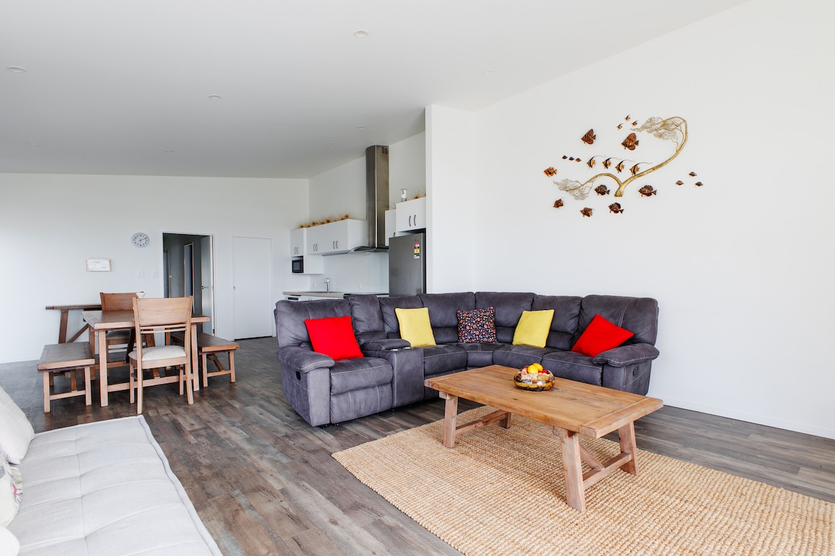 Popular Airbnb listing: West End Beauty in Ōhope