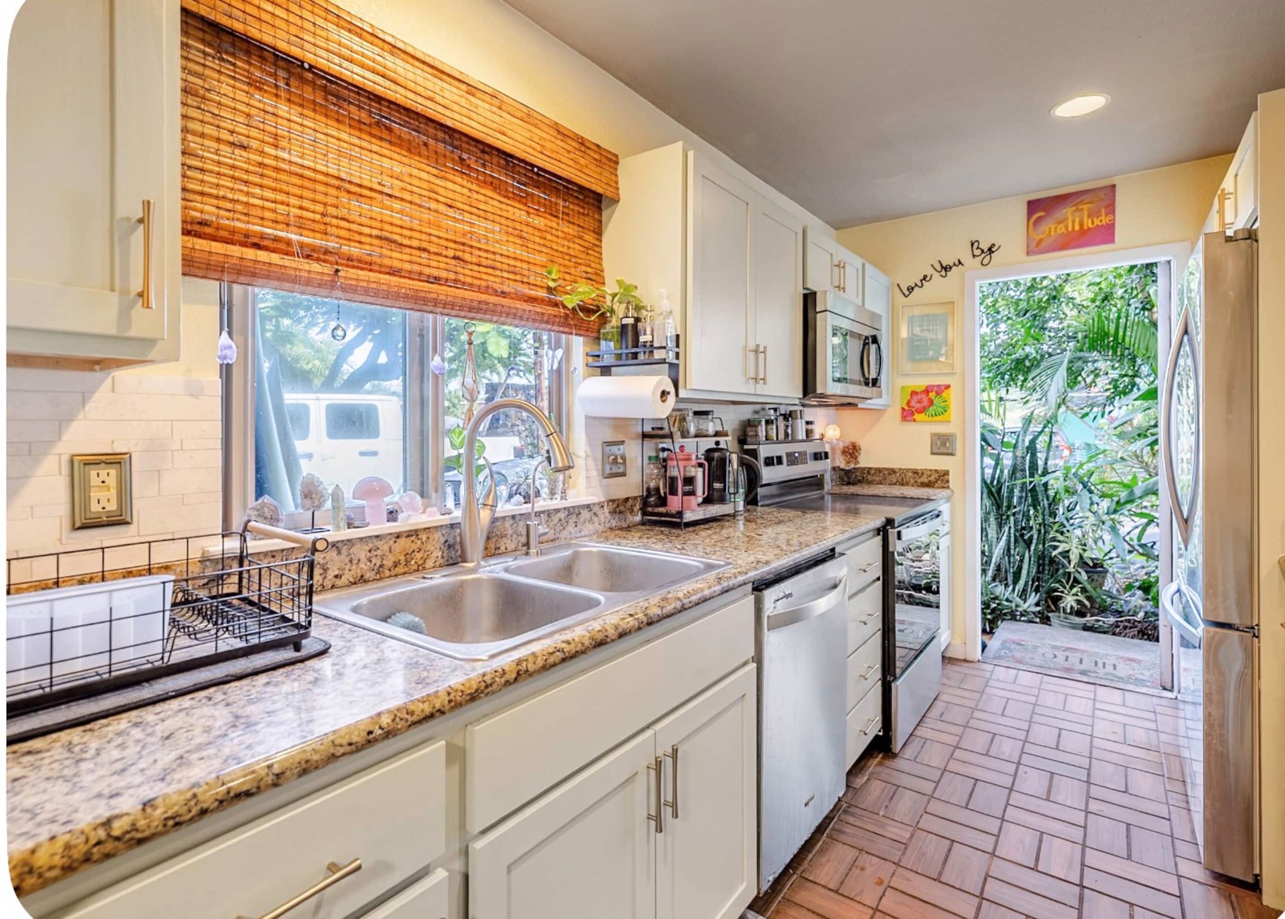 Home in Kailua-Kona · ★4.92 · 3 bedrooms · 3 beds · 3.5 shared baths - Image 8