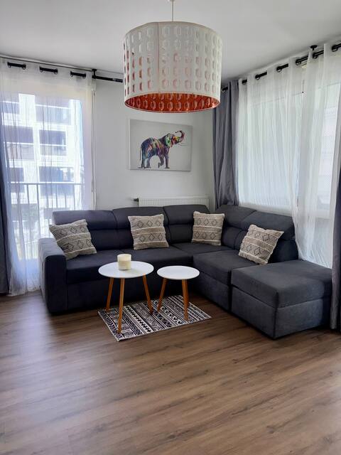 Apartment with terrace 13m2 Hyper center