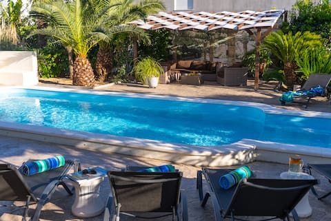 Tia Holiday Home