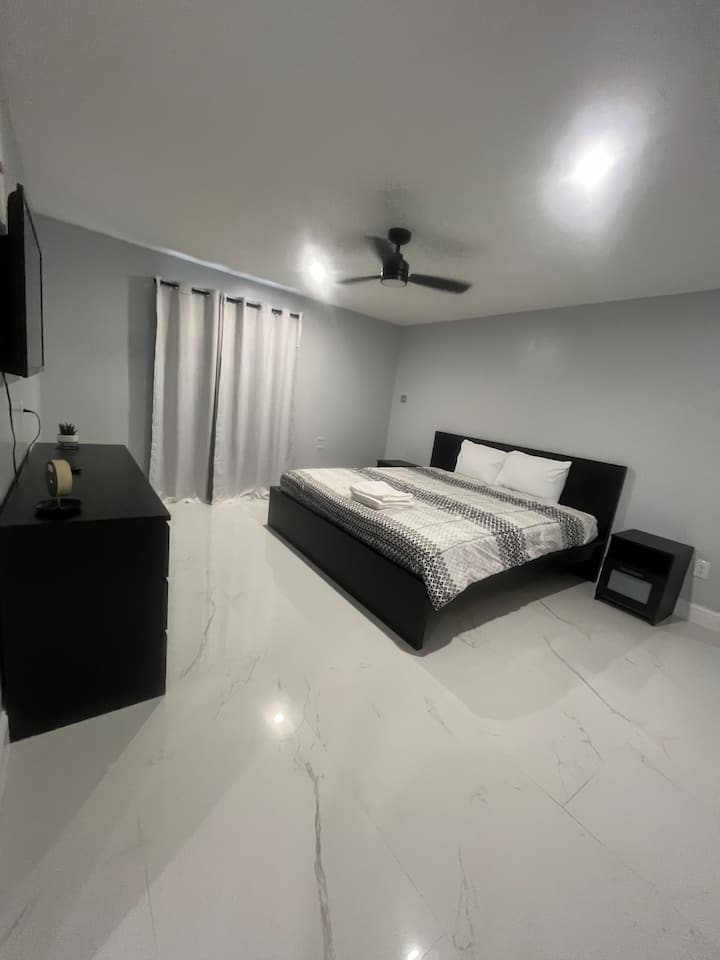 Მთავარი საძინებელი ტელევიზორით