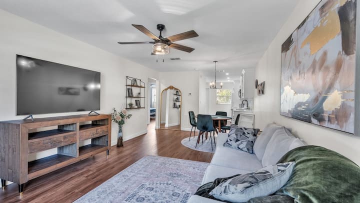 Walk To Lake Hunter | King Bed | Near Downtown - Lakeland, FL
