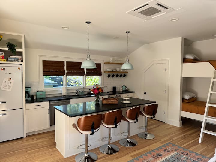 New, Modern, Private Retreat - Decatur, GA