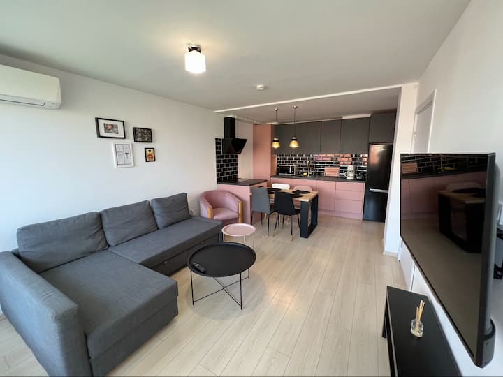Modern 2 Bedroom Apartment In The Heart Of Varna - Varna
