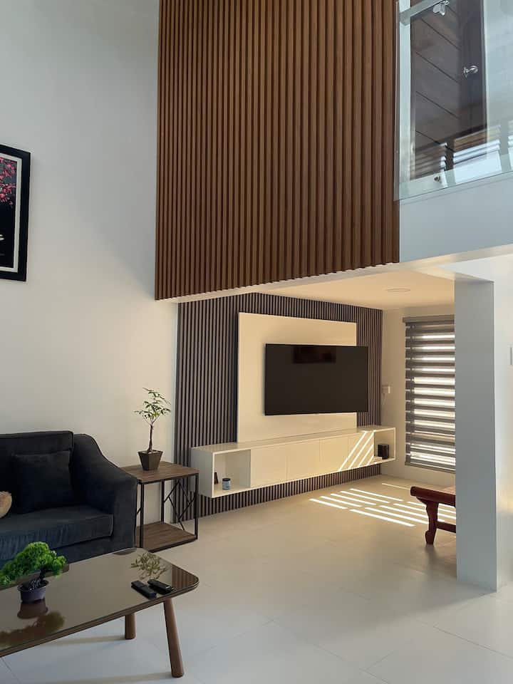 Modern And Spacious 4br House - San Fernando