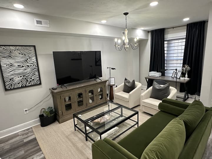 Stylish Urban Retreat| Sleeps 6|workspace +Comfort - Baltimore, MD