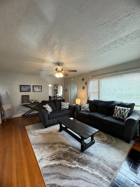 Lovely & Spacious Home with King Bed!