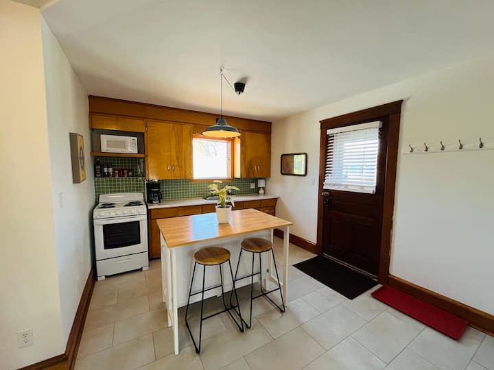 Charming Downtown Apartment - Charlottetown
