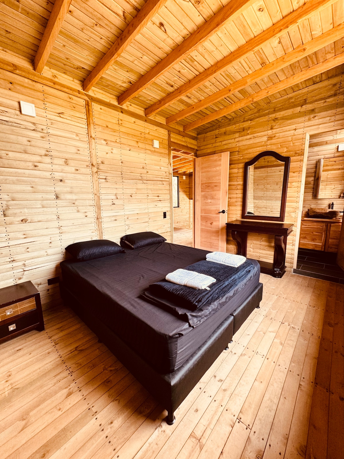 Главна спалня с баня 