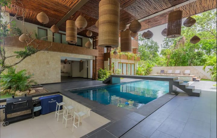 Stunning Luxury Penthouse Apartment With Private Rooftop image