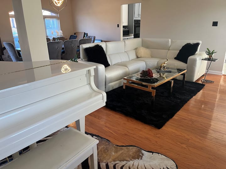 Work Play Stay - Poolside Comfort Near Shelby Farm - Germantown, TN