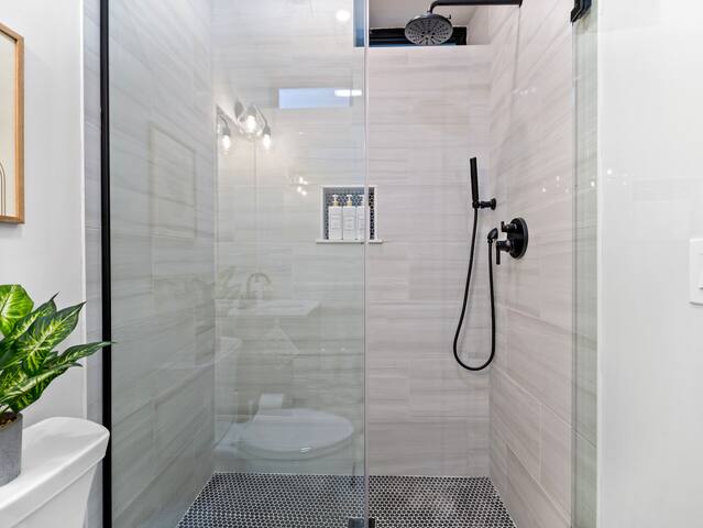 Fully Furnished LUX House gallery image 4