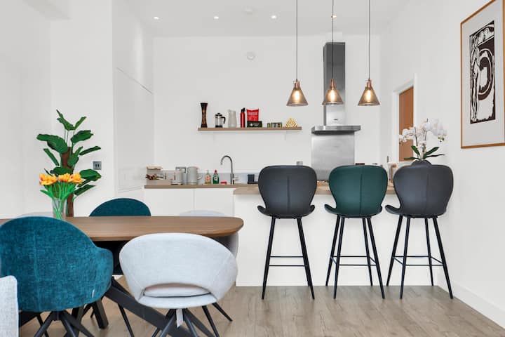 Large Apartment Moments To Shoreditch & Brick Lane - London