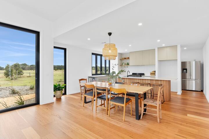 Designer Coastal Home with pool gallery image 4