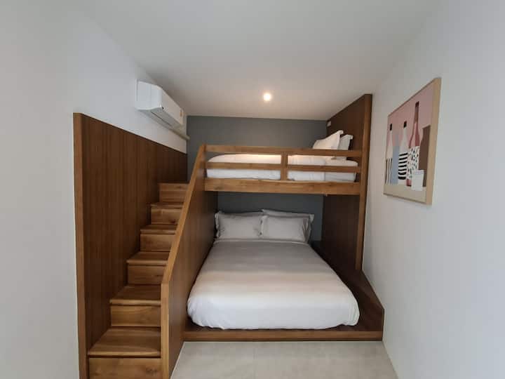 Bedroom 9 image 4