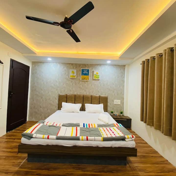 Superior Quadruple (3 To 4 Adults) Room @ Staymore - Maheshwar