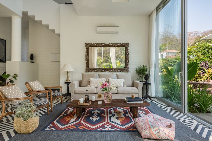 Living room image 7