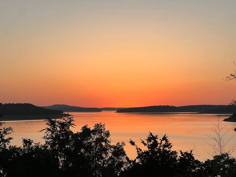 The Lake House - Amazing Views!