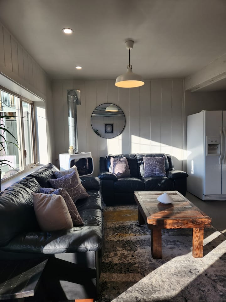Cheevans Waterfront Guest Suite - Lake Cowichan